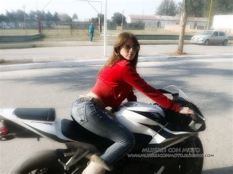 motos y mujeres desnudas